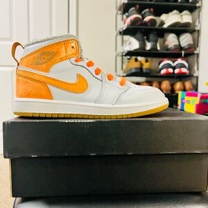 Jordan 1 Mid SE - Kids High-Top Sneakers - Orange and Light Grey